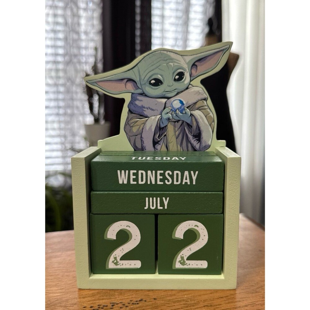 Star Wars The Mandalorian Perpetual Calendar featuring Grogu (Baby Yoda)